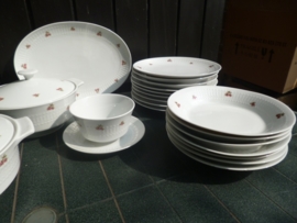 Dinerservies Winterling met roze/rode roosjes ZONDER gouden randjes