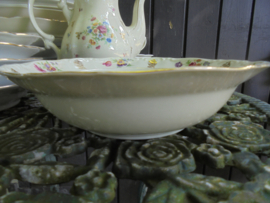 Diepe ronde kom / Saladekom  J. Kronester met bloemboeketten / roze roos en gouddecoraties