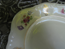 Ovale Vleesschaal J. Kronester met bloemboeketten / roze roos en gouddecoraties