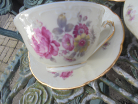 Koffieservies MOSA met roze bloemboeket/geel bloemetje/roze roos
