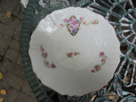 Gebaksbordje met ornamentjes met roze roosjes