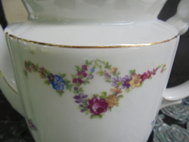 Koffiepot K & E Marie-Veronique met bloemetjes / roze roosjes guirlande