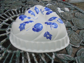 Hartvormige Pudding vorm met blauw fruit