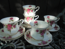 Engelse Kop en schotel met roze roosjes Royal Ascot
