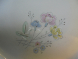 Gebakstel Kahla met pastel roze, gele en blauwe bloem