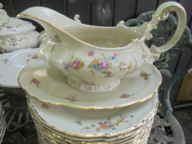 Enorm 12 persoons (!) Dinerservies Hertel Jacob Bavaria met roze roosjes / bloemetjes guirlande