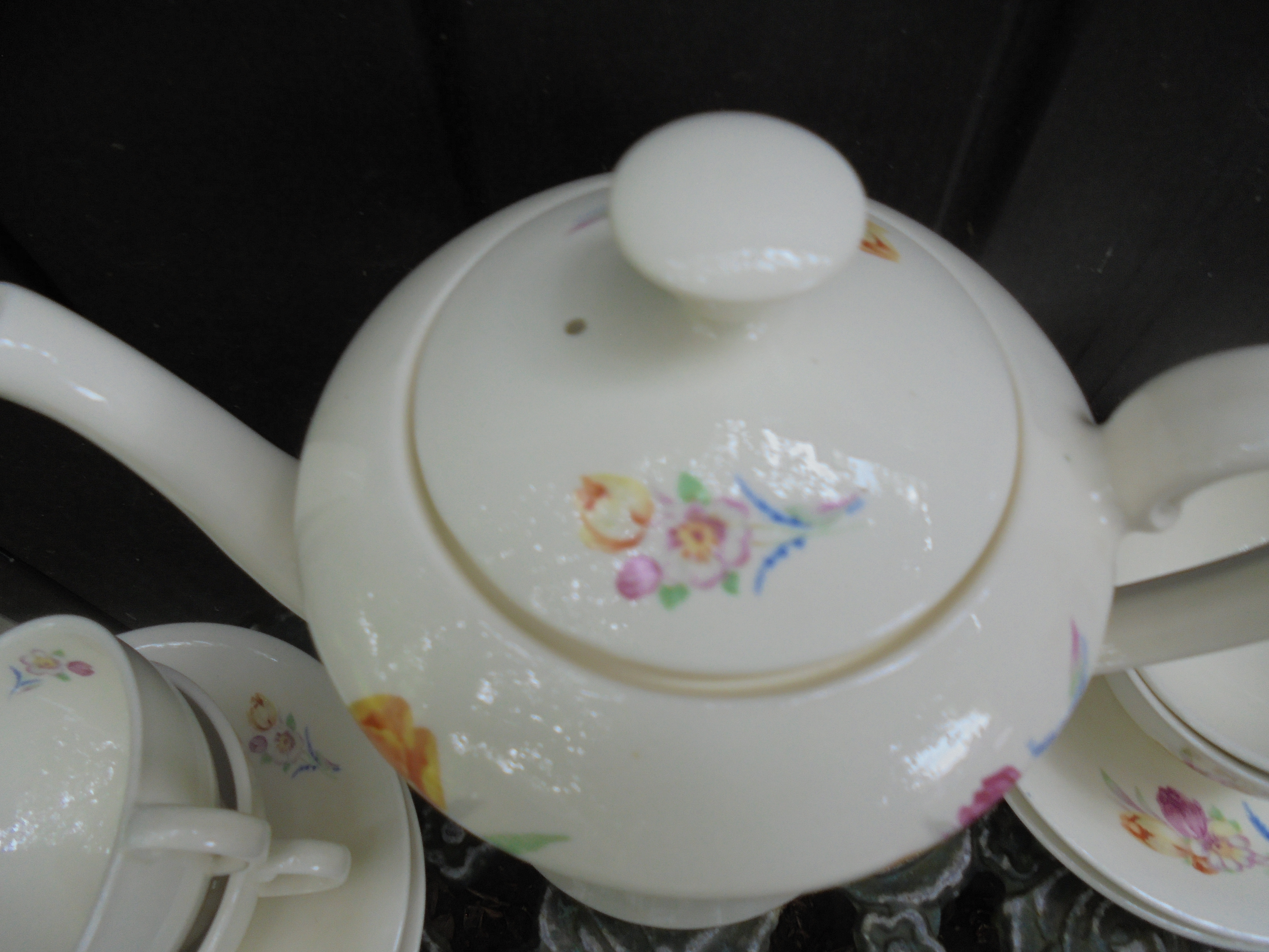 Koffie / Theeservies MOSA met bloemboeket met oa. roze en gele tulp