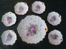 Petit foursetje bladvorm met roze roosjes