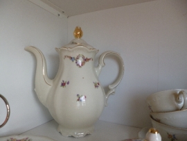 Koffiepot Mitterteich met roze roosjes guirlandertjes / strooibloemetjes
