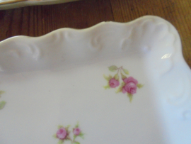 Dienblaadje Victoria Koffie/Mokka serviesje met roze roosjes en medaillon met rozen mandjes