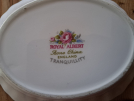 Bonbonschaaltje Royal Albert Tranquillity met roze roosjes