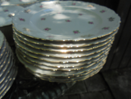 Groot Dinerservies KAHLA met roze roosjes en her en der gouden roosjes