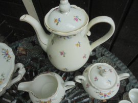 Roomstel Winterling Windsor met bloemetjes guirlandertjes met roze en gele roosjes ZONDER GOUDDECORATIE rond de knop