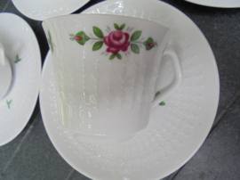 Kop en schotel Winterling Marktleuthen met roze roosjes
