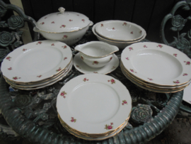 Dinerservies Seltmann Weiden Bavaria "Rose" met roze roosjes en roosknop het deksel