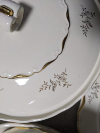 Groot 11/12 persoons Dinerservies Boch met gouden bloemetjes en bies