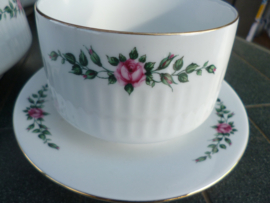 Dinerservies Scherzer Bavaria Paola met roze roosjes en groen takje
