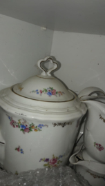 Koffieservies Marie Luise met bloemetjes/roze roosjes goudluster guirlandertjes