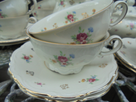 Koffieservies Mitterteich Bavaria met bloemboeket met oa roze roosjes 12 persoons