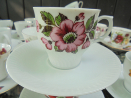 Set van 3 kop en schotels met gele / roze en rode bloem Bavaria