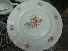 Jarolina / Karolina Dinerservies met groot bloemboeket/roze (pioen) roos