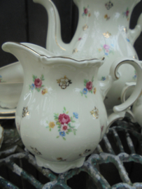 Koffieservies Mitterteich Bavaria met bloemboeket met oa roze roosjes 12 persoons