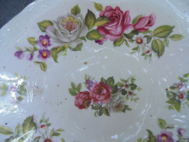 Engelse 2 vaks schaal Old Foley : Harmony Rose met roze roosjes / witte bloem