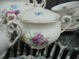 Theeservies Titania Barok met bloemboeketten / roze pioen roos