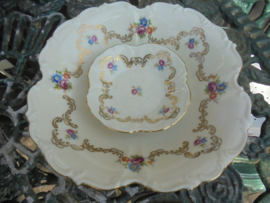 Presenteerschaaltje Petit four Edelstein Bavaria met bloemetjes / roze roosjes  en goud decoratie