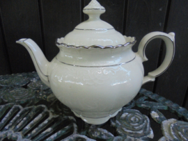 Klein formaat Theepot GEHA Rococo roomwit met zilveren bies en rand