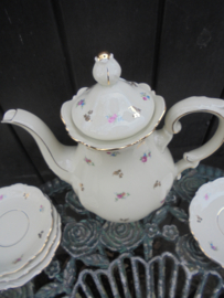 Koffiepot Spenzo MARJA met bloemboeketjes met roze roosjes en gouddecoraties