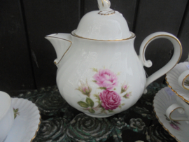 Koffie/Theepot Kaiser Moosrose met donker en licht roze roos