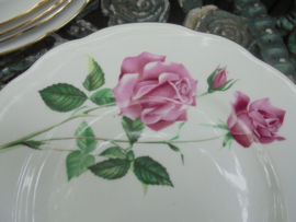 Ontbijtbord Bohemia met grote roze roos tak