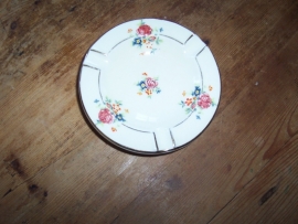 Asbakje met roze roosjes