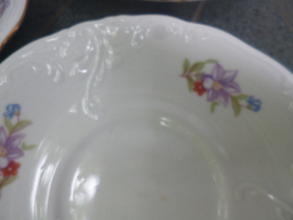Theeservies Wawel met bloemboeket roze roos/paars bloemetje