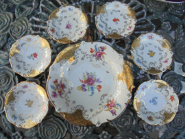 Petit Foursetje Schumann Arzberg met bloemboeketjes en veel goud