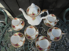 SCHOTEL Heren Kop Royal Albert "Old Country Roses" met roze, gele en rode rozen