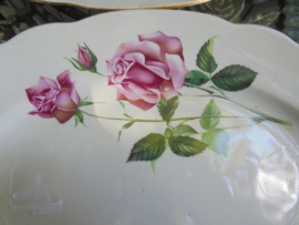 Ovale vleesschaal Bohemia met grote roze roos (2)
