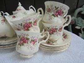 Royal Albert Heren Kop en schotel "Lavender Rose" met roze roosjes