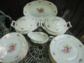 Jarolina / Karolina Dinerservies met groot bloemboeket/roze (pioen) roos