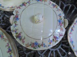 Ontbijtservies Plazuid (Holland) met lieve bloemetjes / roze roosjes en gouden bies