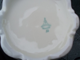 Koffiepot Mitterteich Bavaria met wilde roze struik roos