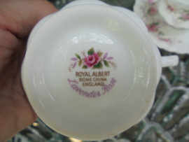 Royal Albert Kleine gebak- Koekjes schaal "Lavender Rose" met roze roosjes