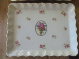 Dienblaadje Victoria Koffie/Mokka serviesje met roze roosjes en medaillon met rozen mandjes