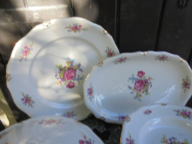 Windsor Bavaria Grote ronde serveerschaal met grote bloemboeketten met oa. roze pioen roos