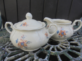 Theeservies MOSA met geel en blauwe bloem en eikeltjes knop