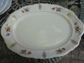 Ovale Vleesschaal J. Kronester met bloemboeketten / roze roos en gouddecoraties