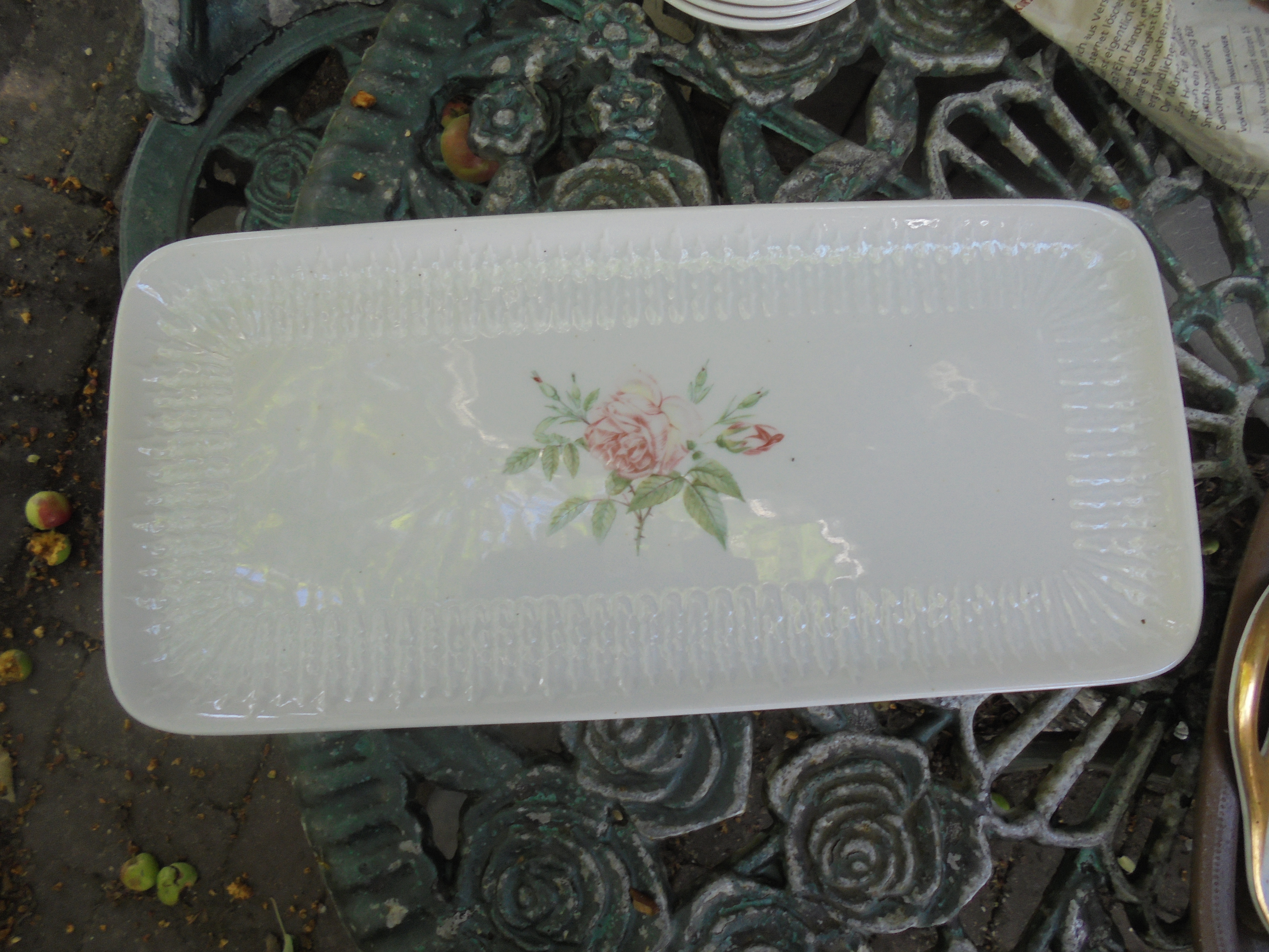 Cake schaal van Hutschenreuther Rosita met roze roos tak