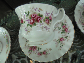 Royal Albert Heren Kop en schotel "Lavender Rose" met roze roosjes