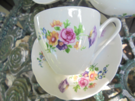 Theeservies M Z met bloemboeketten / roze roos en tulp